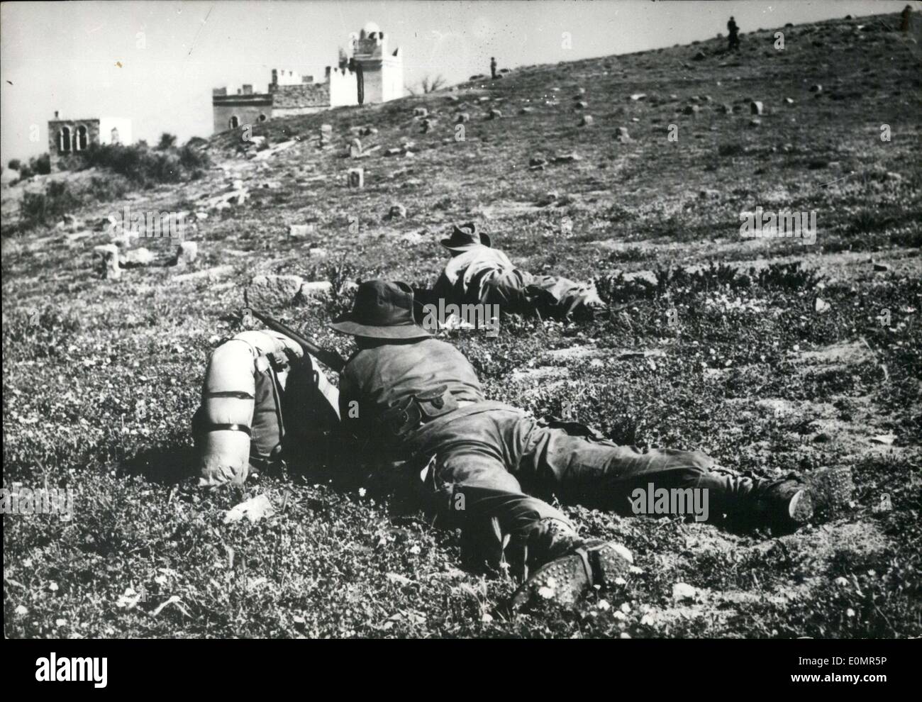 Maggio 17, 1956 - militare francese di continuare le operazioni contro i ribelli Sud Setif APRESS.c Foto Stock