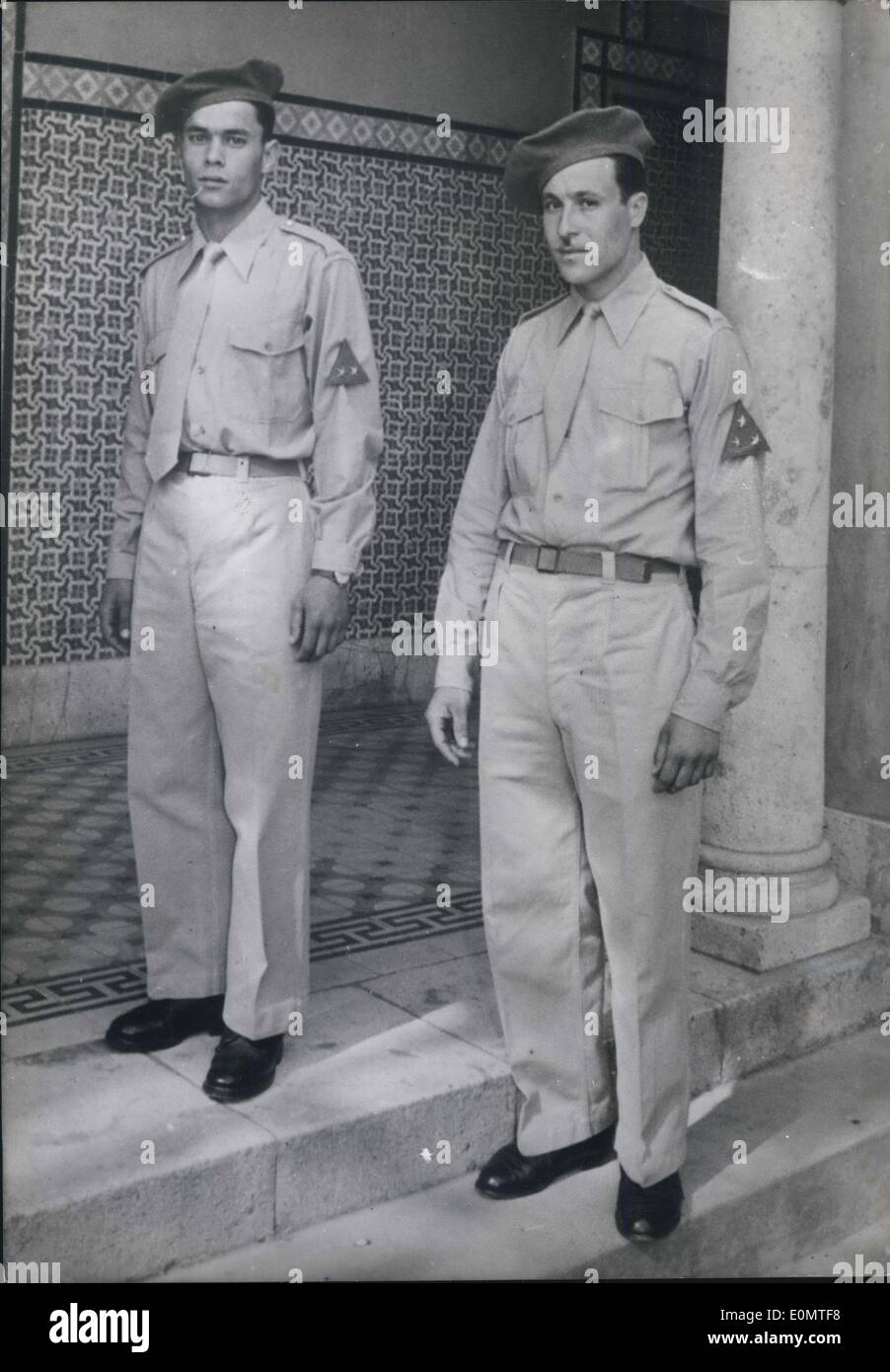 Giugno 14, 1956 - Tunissa equipaggia il suo nuovo esercito sotto l'indipendenza dello Stato: il nuovo esercito tunisino (3.000 uomini) è ora in dotazione dal governo francese. La foto mostra un soldato uniforme del nuovo esercito tunisino. Foto Stock