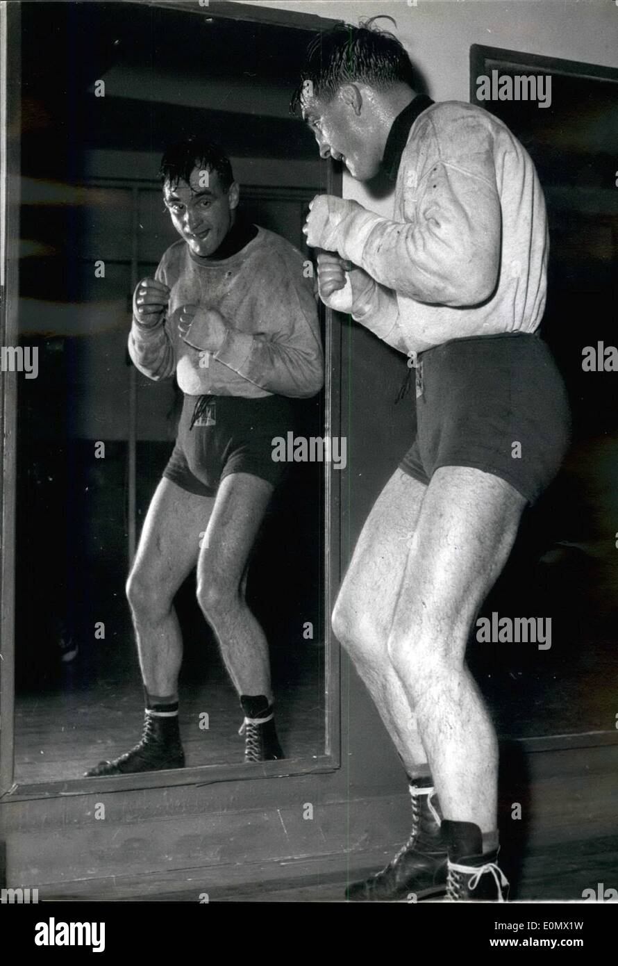 Ottobre 10, 1956 - Boxer francese Charles Humez è combattere il pugile italiano Fernucci a Milano il prossimo sabato. Il titolo non sarà Foto Stock