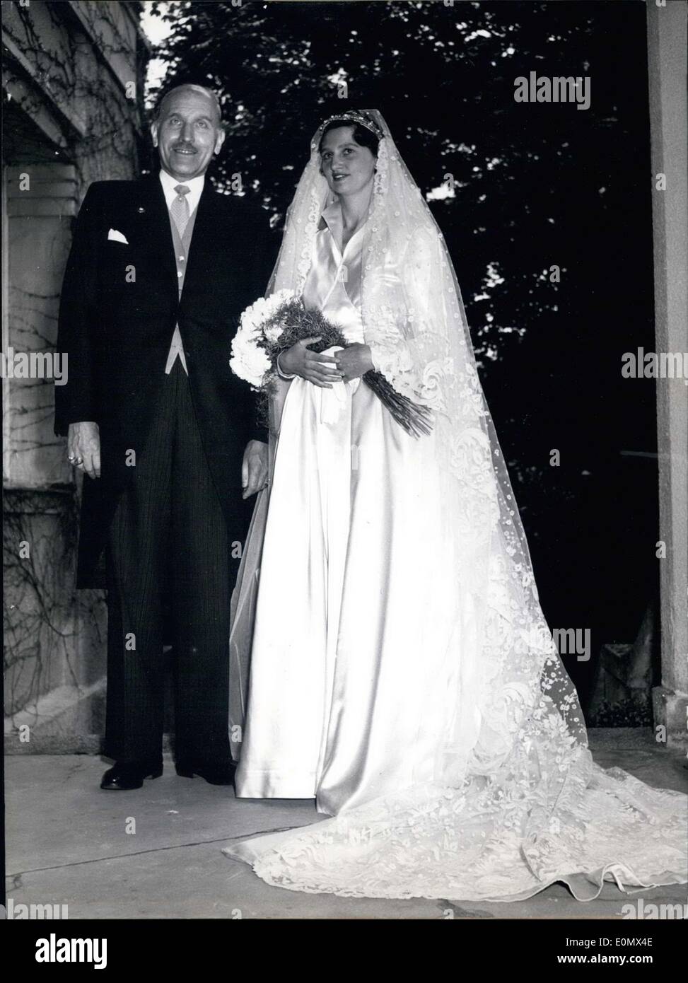 Lug. 24, 1956 - Nella foto sono l'arciduchessa Charlotte von Habsburg e il suo fidanzato arciduca Georg zu Mecklenburg. Essi sono illustrati Foto Stock