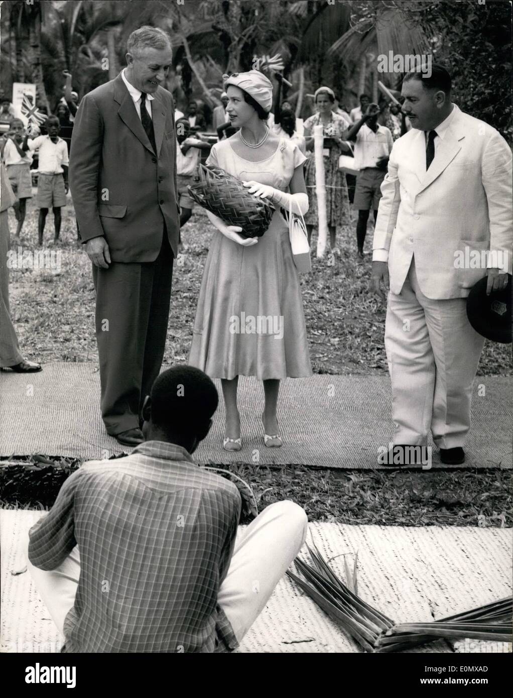 Ottobre 10, 1956 - Royal Tour di Kast Africa:la principessa Margaret visto ieri durante il suo tour di agrumi, noce di cocco e chiodi di garofano shambas, uno il secondo giorno di visita a Zanzibar. Foto Stock