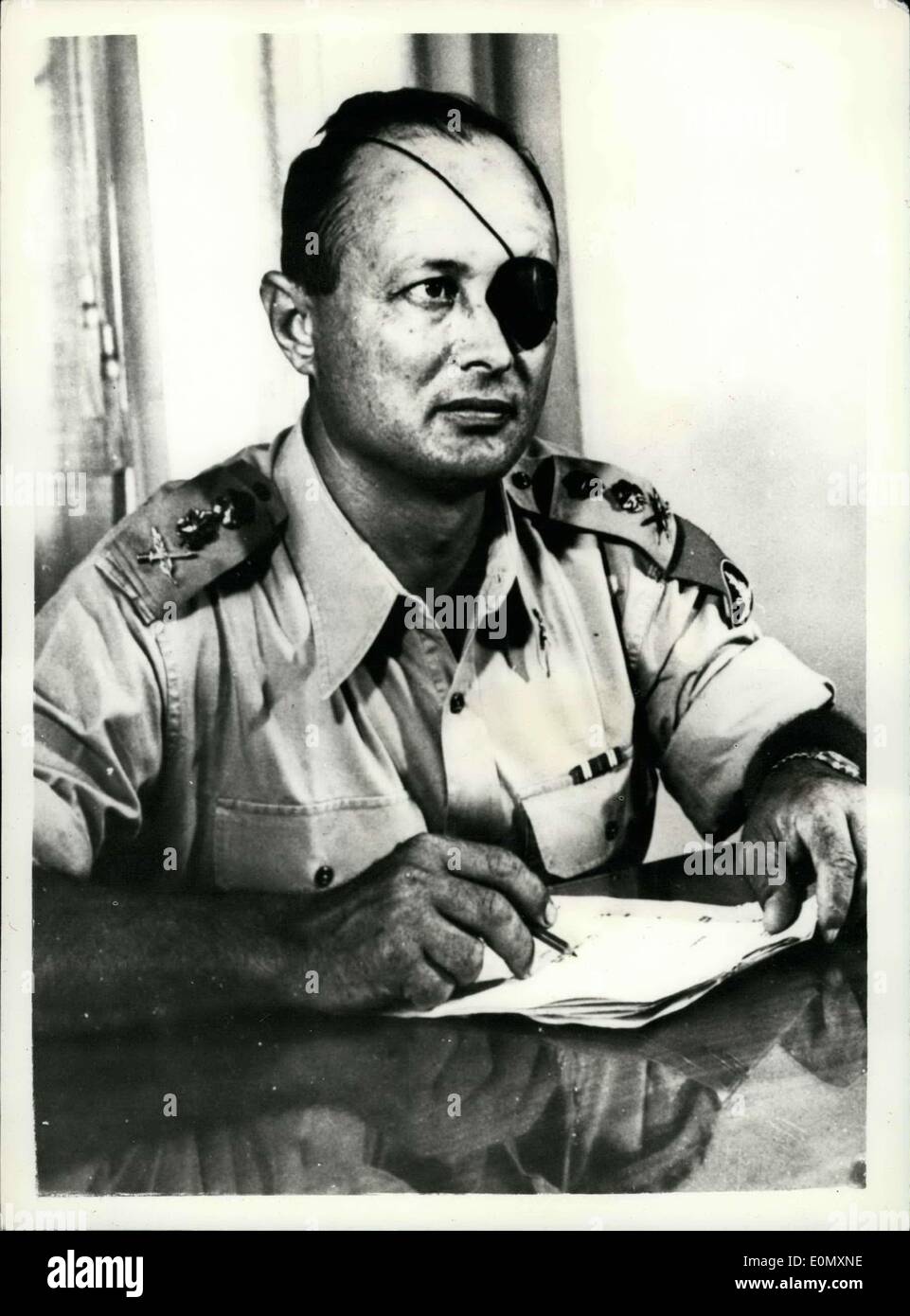 Ottobre 30, 1956 - Israele invade l'Egitto: il generale Moshe Dayan - Israele capo del personale: La foto mostra il generale Moshe Dayan - Chi è il Foto Stock
