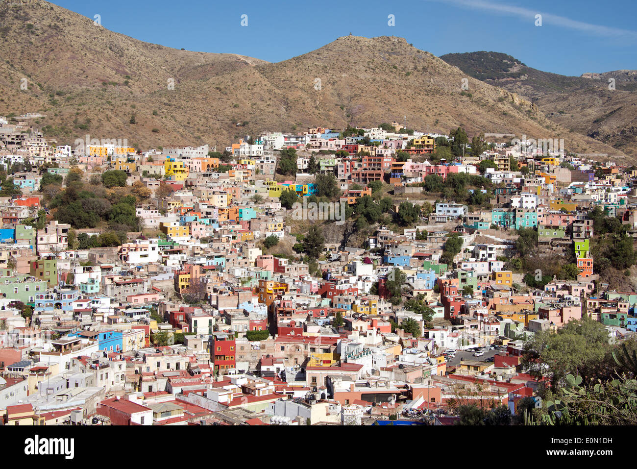 Multi case colorate vista dal monumento Pipla Guanajuato Messico Foto Stock