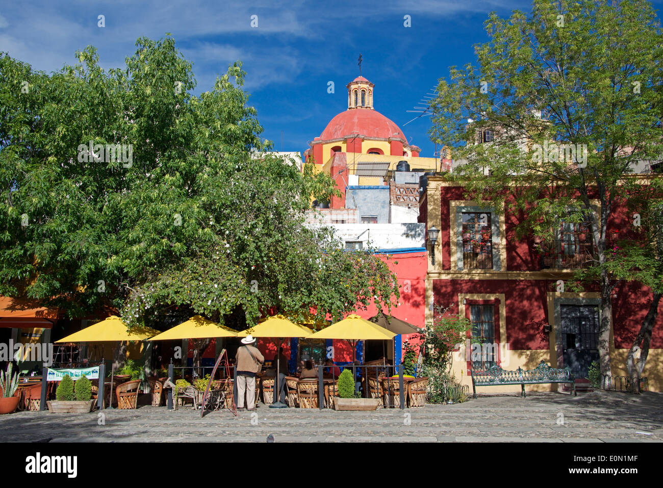 Plaza San Fernando e la cupola di San Roche Chiesa Guanajuato Messico Foto Stock