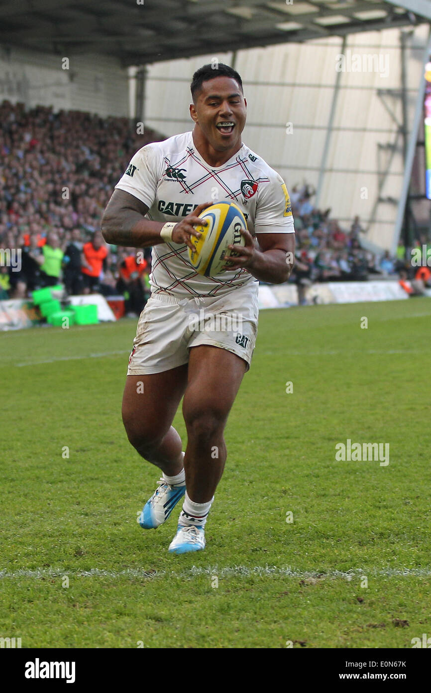 16.05.2014. Northampton, Inghilterra. Manu Tuilagi di tigri segna il primo tentativo dell'Aviva Premiership Play Off match tra santi di Northampton e Leicester Tigers a Franklins giardini. Foto Stock