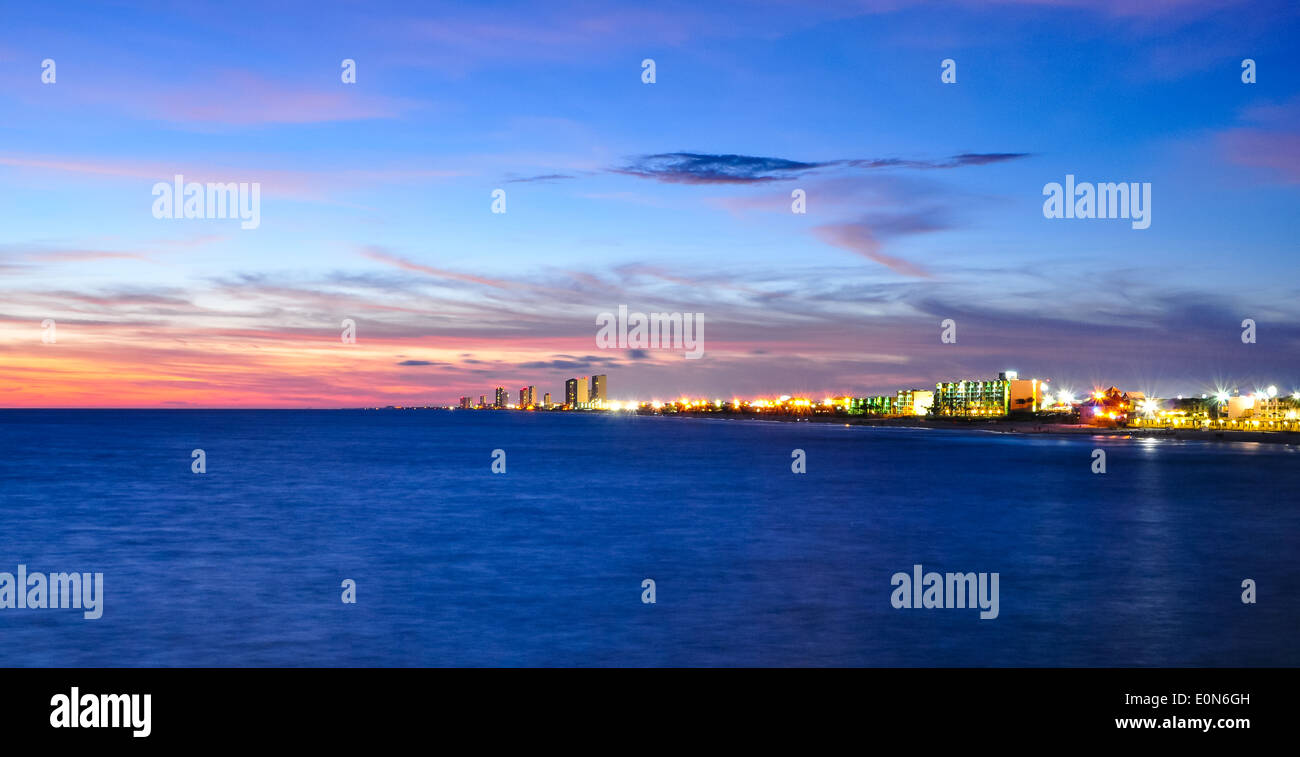 Panama city skyline al tramonto Foto Stock