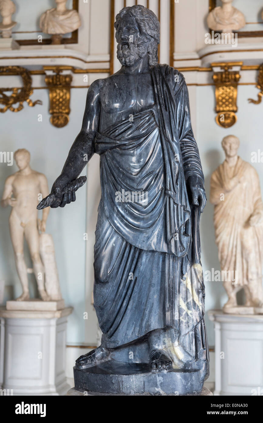 Il dio della medicina Asclepio (Asklepio), II secolo D.C. CE dopo un originale greco, Musei Capitolini di Roma, Italia Foto Stock
