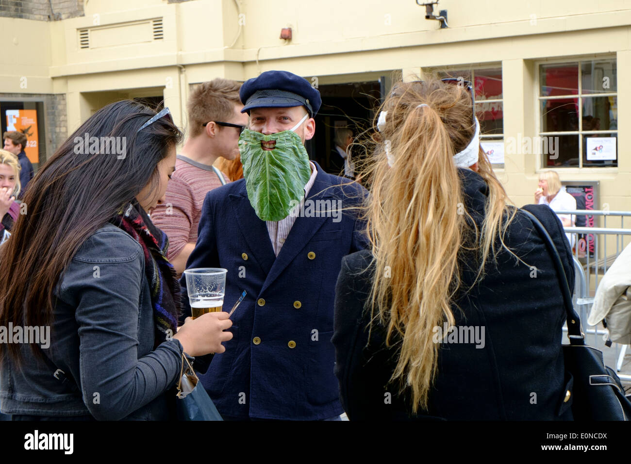 10/05/2014, BRIGHTON. Street perfprmers a promuovere gli aspetti e mostra dal Brighton Fringe, parte del Festival di Brighton che dura per tutto il mese di maggio. Foto di Julie Edwards Foto Stock