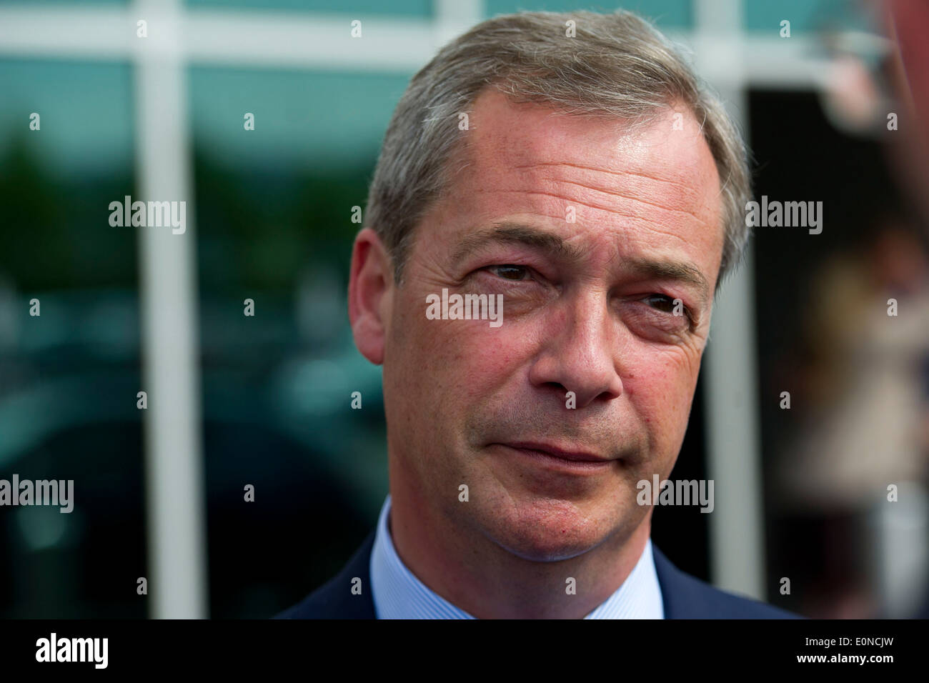 Leader UKIP Nigel Farage al Liberty Stadium, Swansea, come parte della sua campagna elettorale. Foto Stock