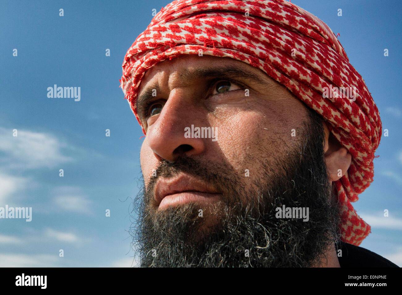 Zaatari Camp, Al Mafraq, Giordania. 6 febbraio, 2014. I rifugiati di Zaatari - Yusuf Najar è il padre di sette bambini. Egli è uno dei fortunati che ha potuto ottenere la sua famiglia al di fuori della Siria intatto. Nel deserto giordano, 10 chilometri dalla frontiera siriana si trova un campo profughi noto come Zaatari. Essa è la casa per oltre 110.000 sfollati fuggiti dalla guerra in Siria dal luglio 2012. La maggior parte di questi rifugiati sono dalla regione meridionale di Daraa dove i combattimenti sono tra i peggiori visto in Siria guerra civile che si trascina da più di tre anni. Il Libero esercito siriano op Foto Stock