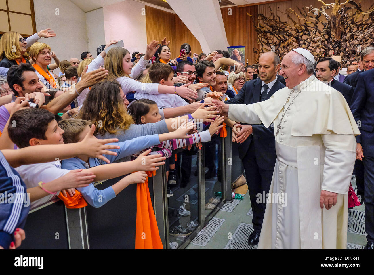 Città del Vaticano. Il 17 maggio 2014. Aula Nervi Francesco il Papa riceve in udienza sabato, 17 maggio 2014 i membri delle associazioni fondate dal Beato Luigi Novarese. Credito: Davvero Facile Star/Alamy Live News Foto Stock