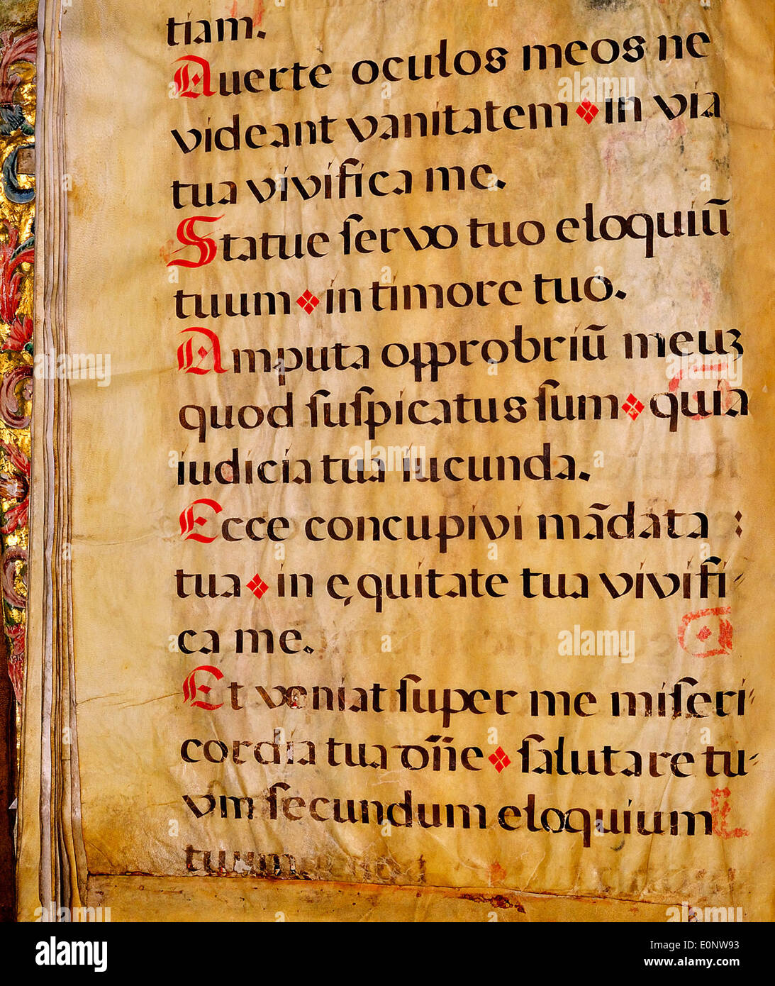 Una pagina di un manoscritto spagnolo Chant, focalizzata sulla notazione musicale e sui testi in spagnolo, raffigurante forme tradizionali di canto. Foto Stock