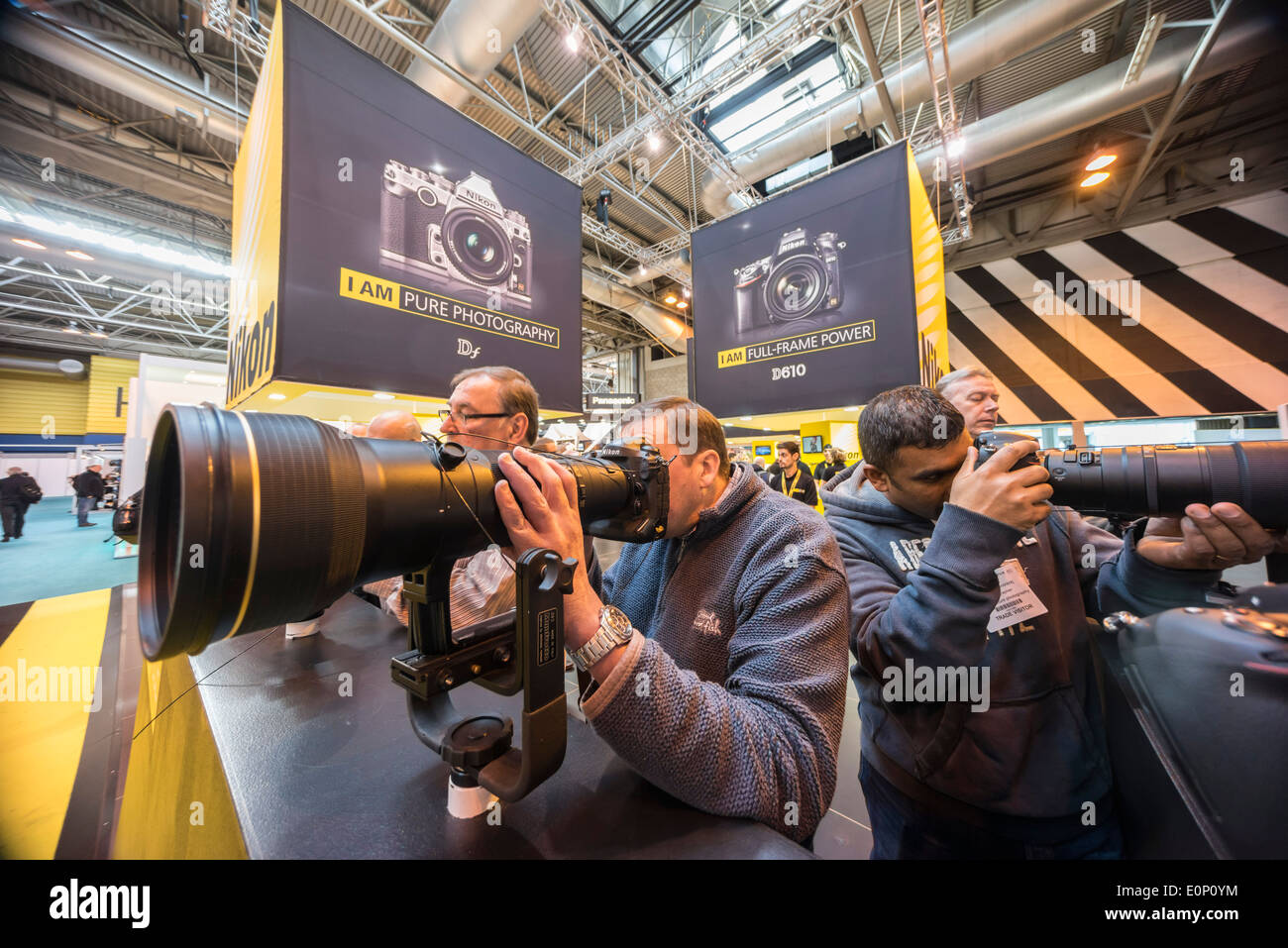 La fotografia mostra, il National Exhibition Centre di Birmingham, Inghilterra, marzo 2014. Grande Nikon teleobiettivi. Foto Stock
