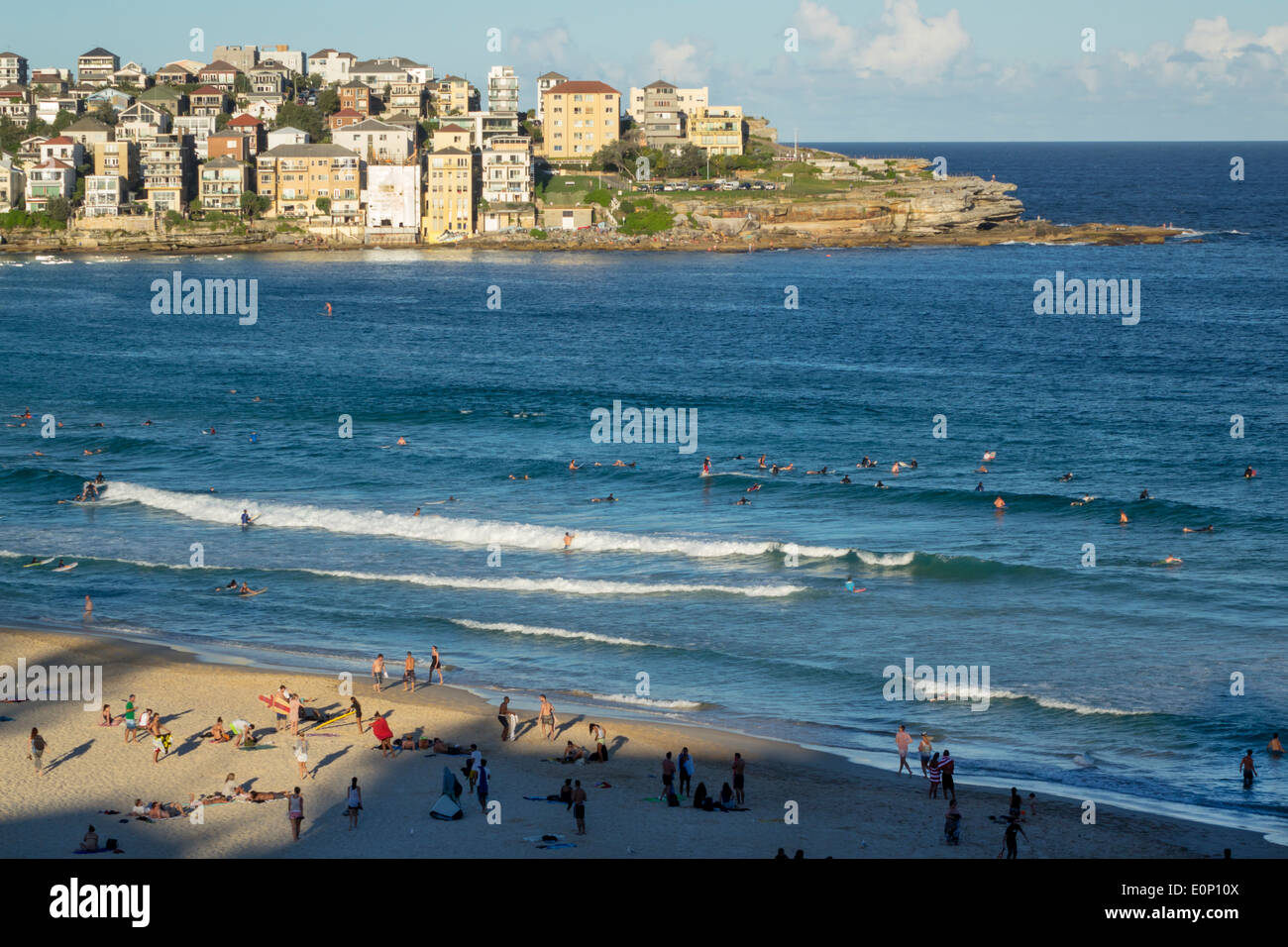 Sydney Australia, Bondi Beach, Oceano Pacifico, surf, onde, sabbia, pubblico, North Bondi Rocks, surfisti, AU140310196 Foto Stock