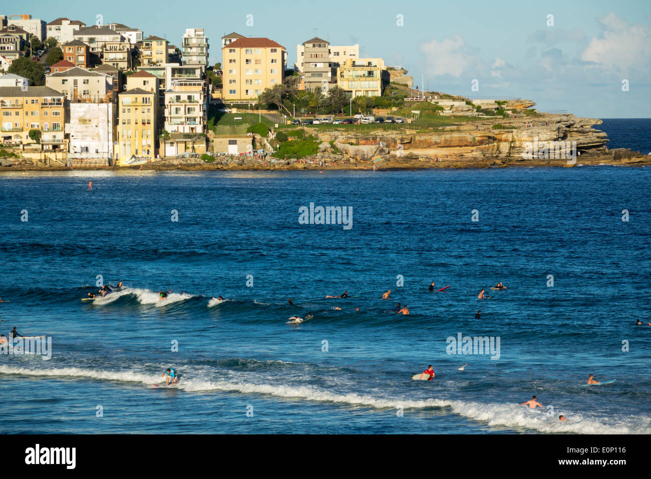 Sydney Australia, Bondi Beach, Oceano Pacifico, surf, onde, sabbia, pubblico, North Bondi Rocks, surfisti, AU140310200 Foto Stock