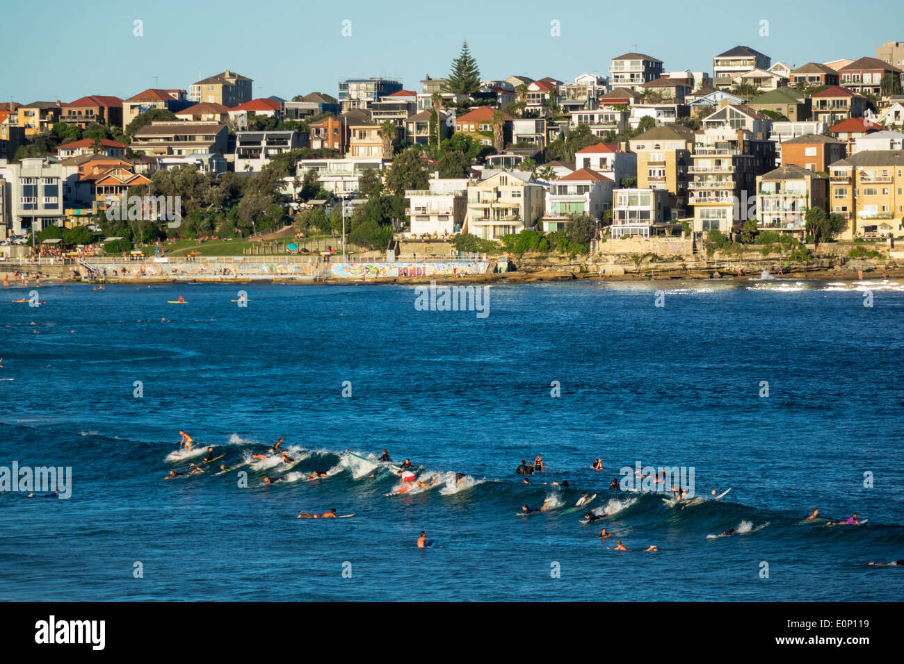Sydney Australia, Bondi Beach, Oceano Pacifico, surf, onde, sabbia, pubblico, Bondi Nord, surfisti, AU140310201 Foto Stock
