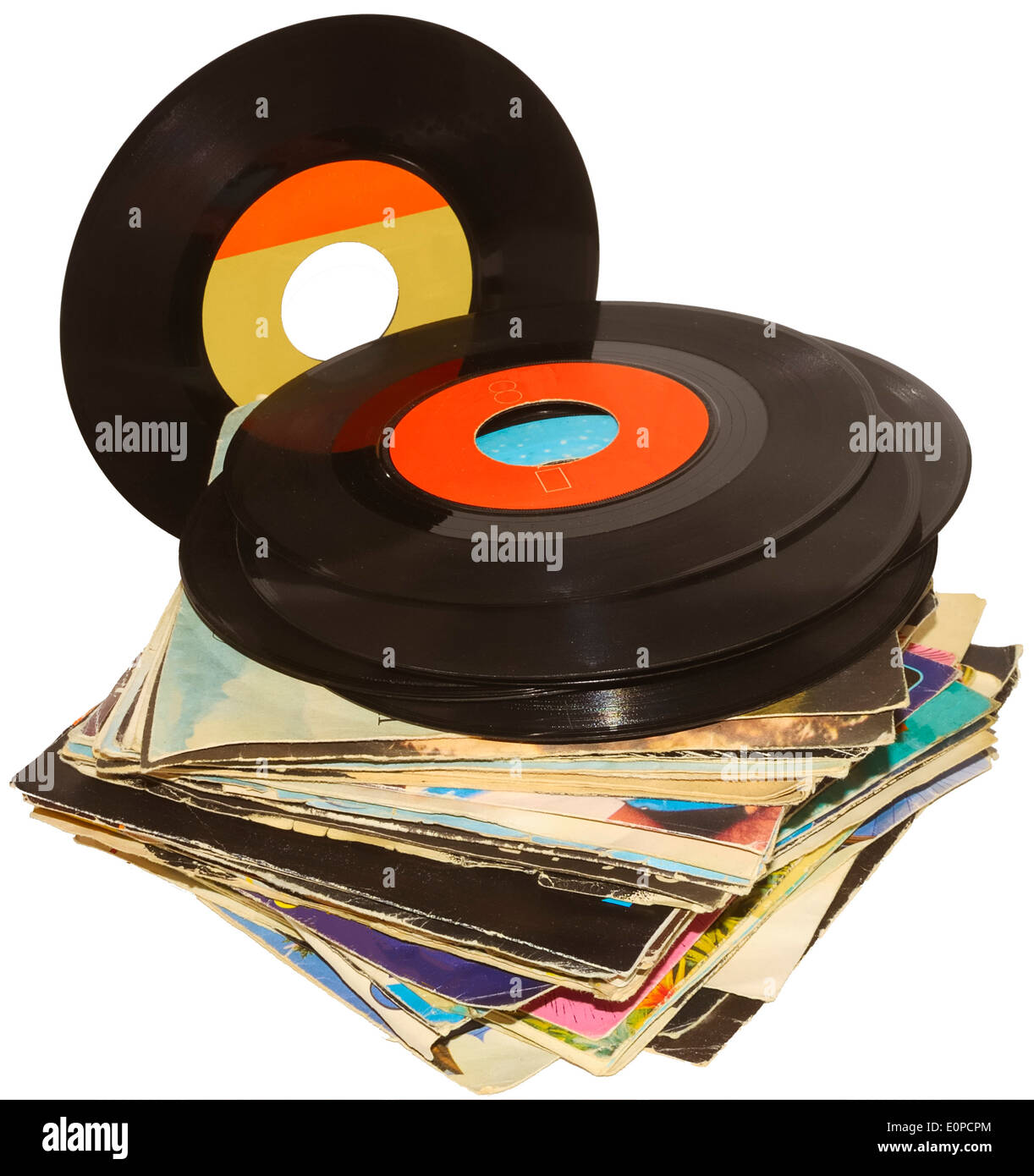 45 rpm i dischi in vinile stack su sfondo bianco Foto Stock