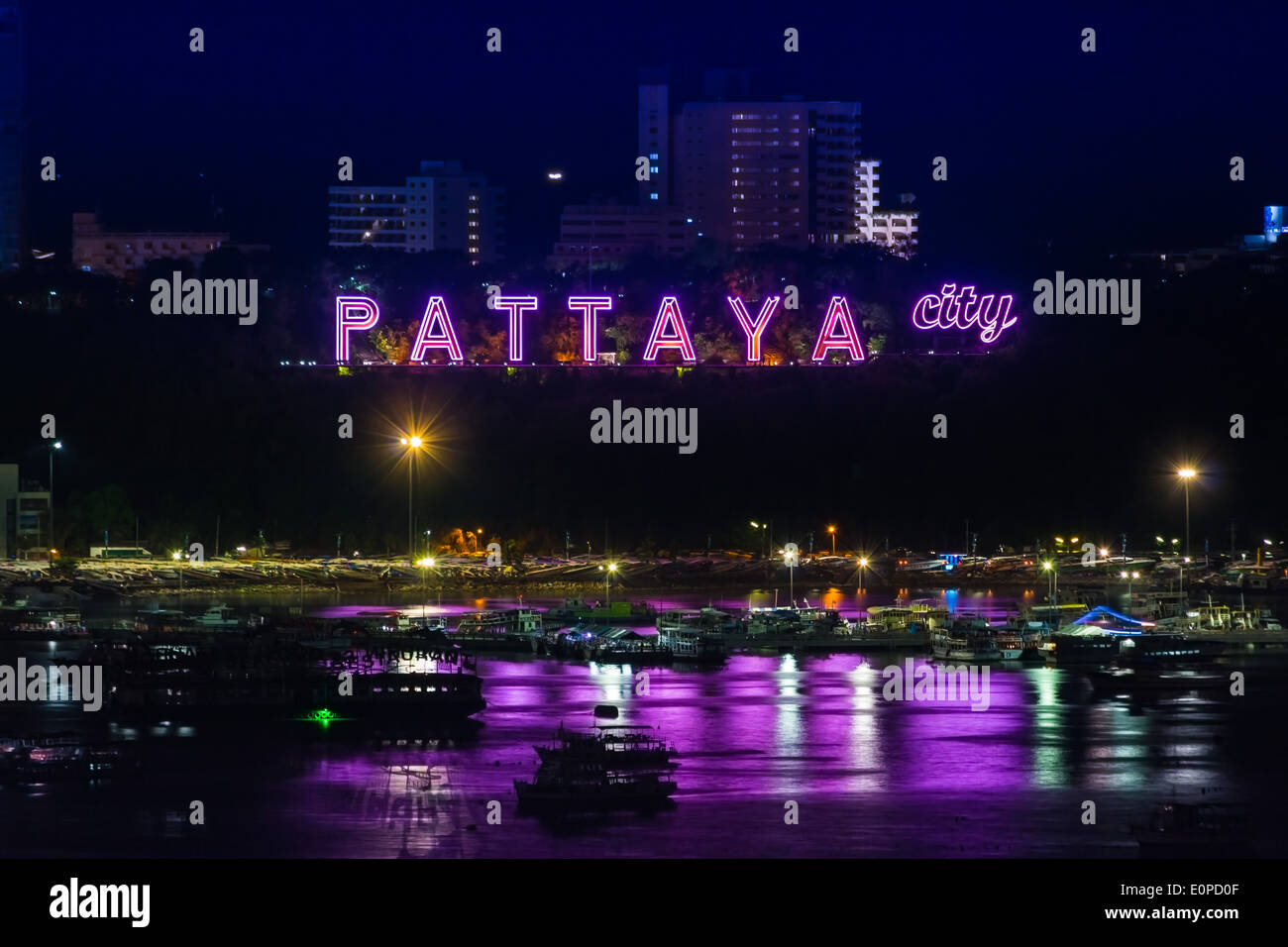 La città di Pattaya Thailandia, luce notturna Foto Stock