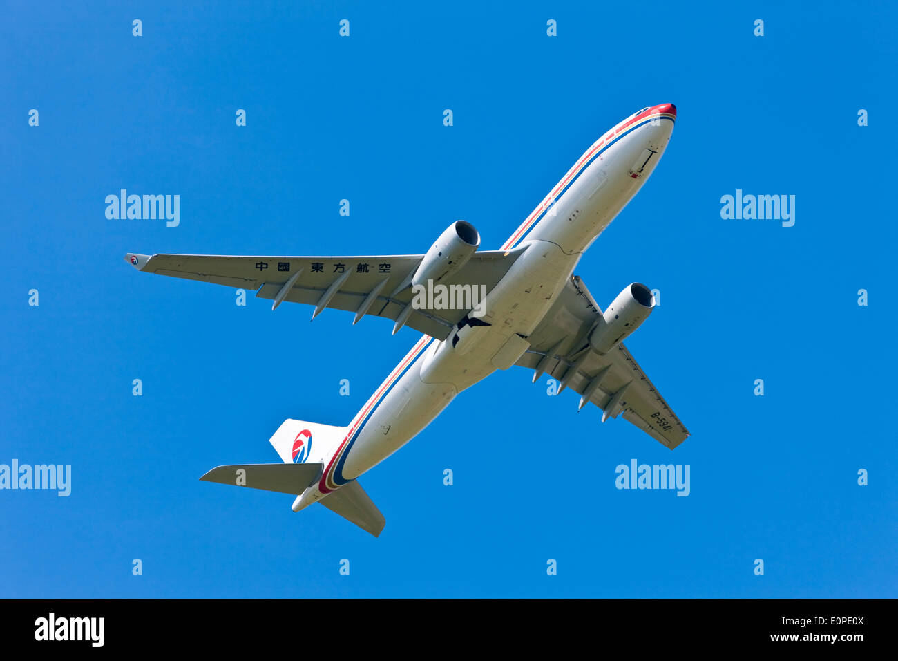 Airbus A330-243 da China Eastern Airlines tenendo spento Foto Stock