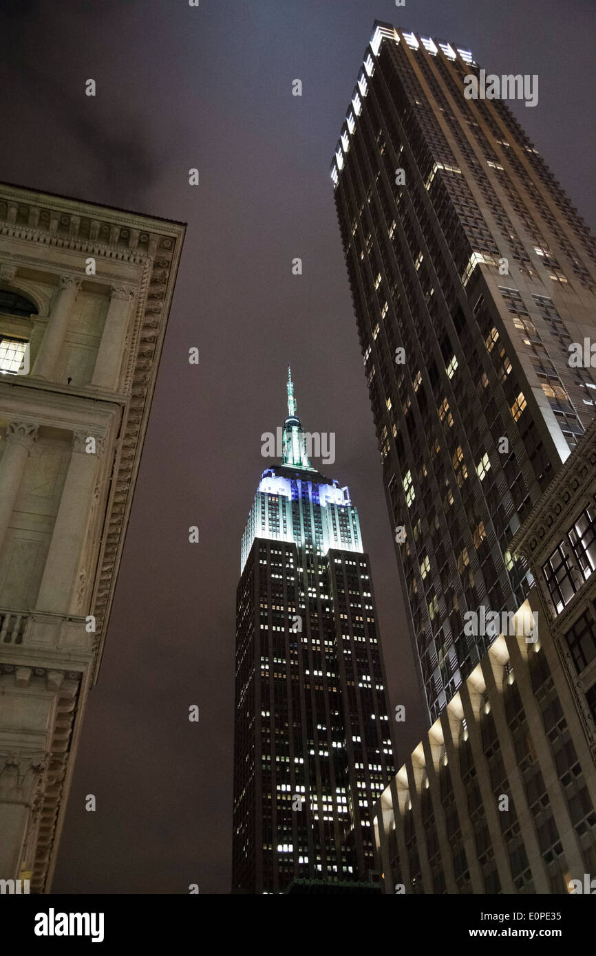 Empire State Building di notte, West 34th Street, New York City Foto Stock