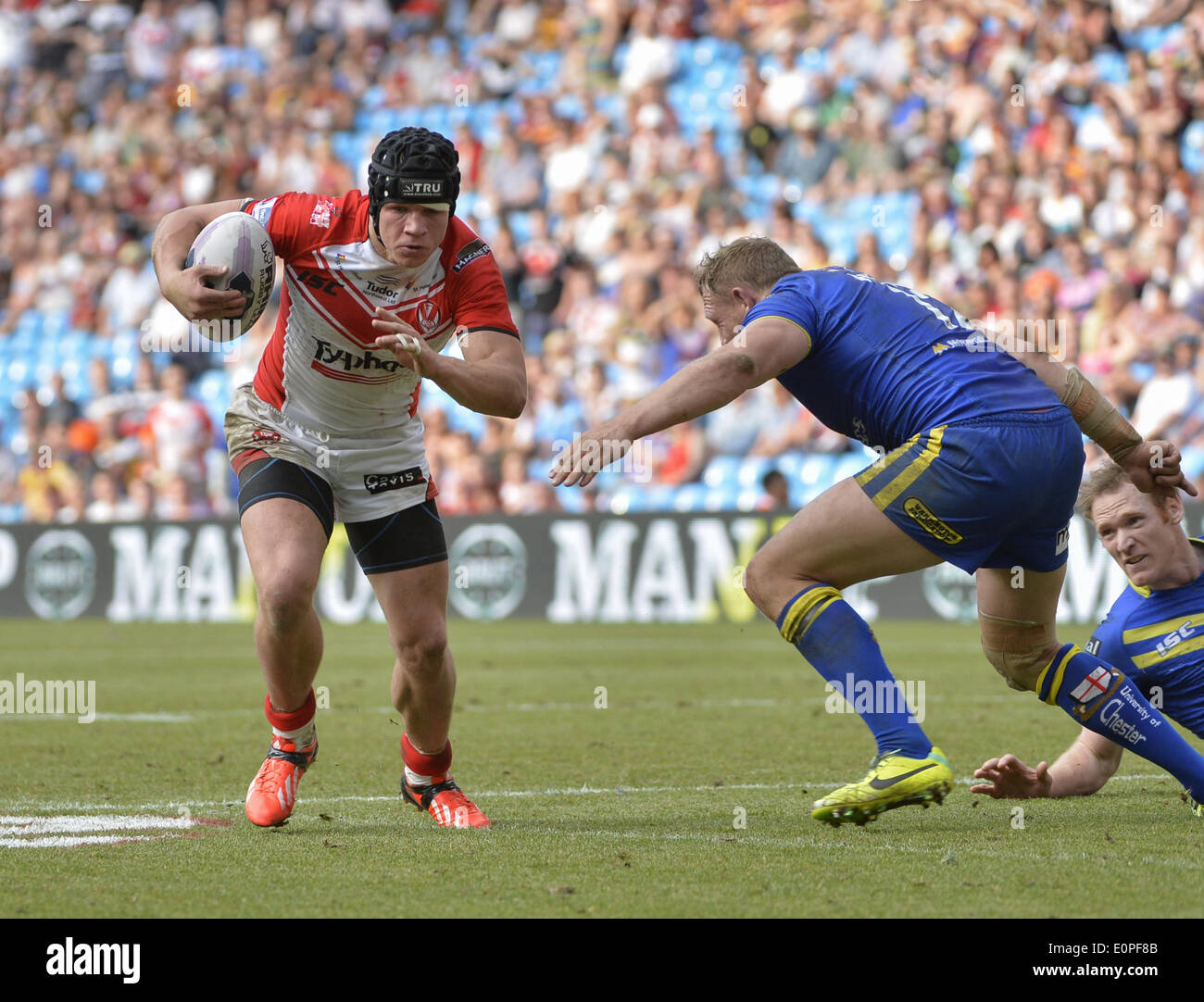 Manchester, Greater Manchester, UK. 18 Maggio, 2014. St Helens full-back JONNY LOMAX freccette per la linea durante il St Helens -V- Warrington lupi corrispondono all'Etihad Stadium: Steve FlynnZUMA Premere Credito: Steve Flynn/ZUMA filo/ZUMAPRESS.com/Alamy Live News Foto Stock