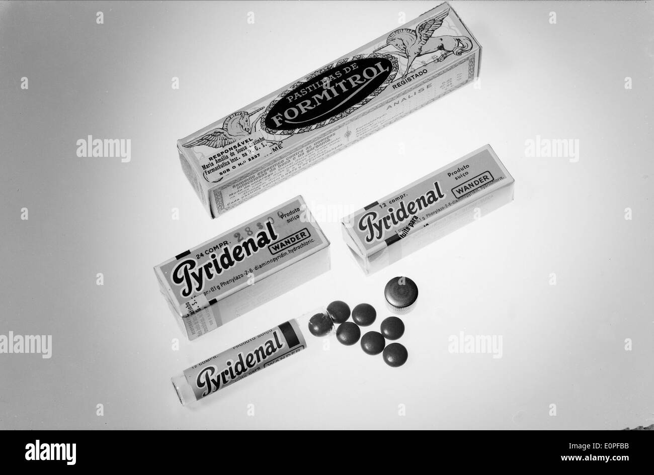 Alves e Companhia è un'azienda di Lisbona, nota per i suoi prodotti farmaceutici, che contribuisce alla storia medica e all'industria in Portogallo. Foto Stock