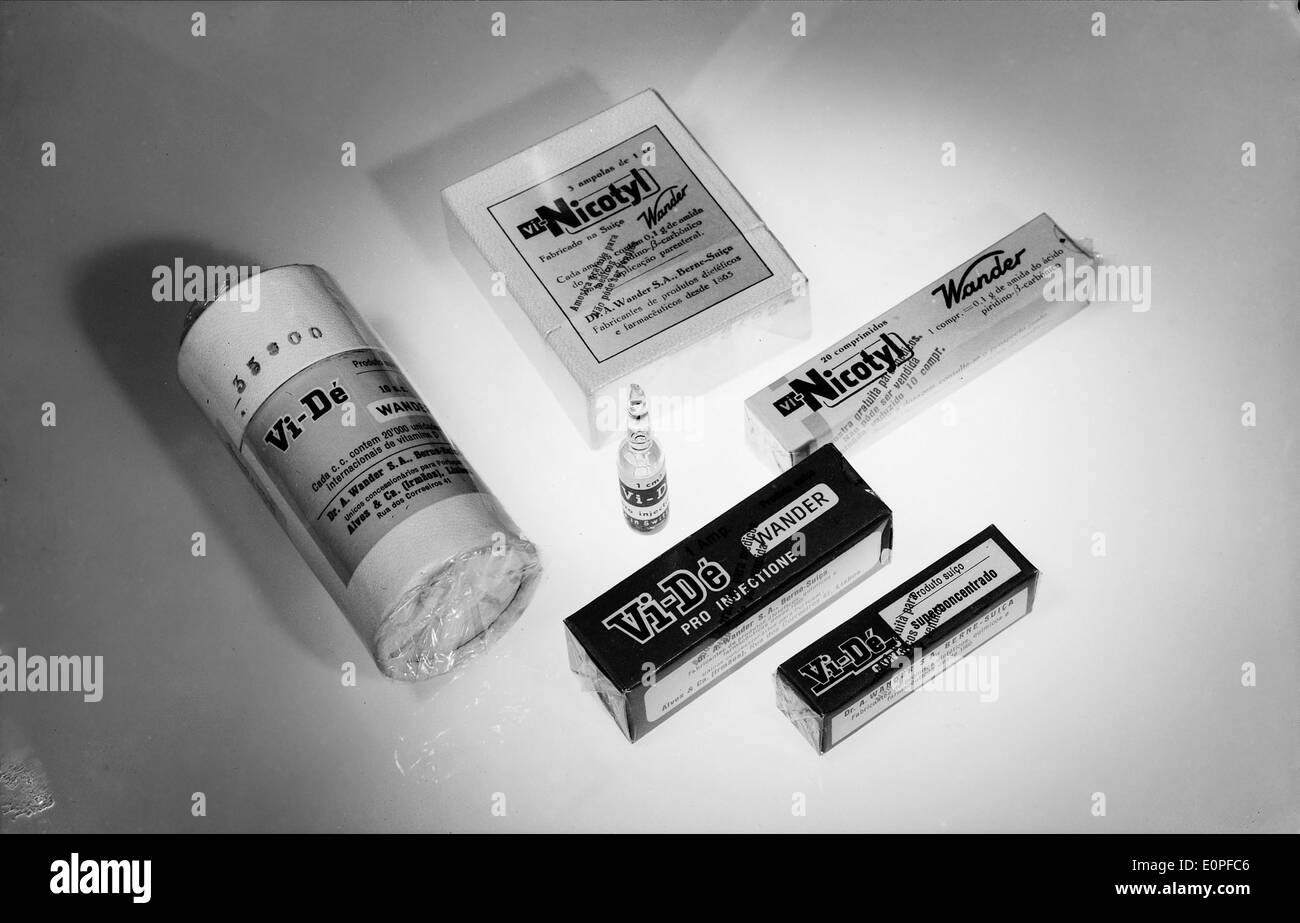 Alves e Companhia di Lisbona è un'azienda farmaceutica nota per il suo ruolo nel settore sanitario portoghese. Produce e distribuisce farmaci in tutto il paese. Foto Stock