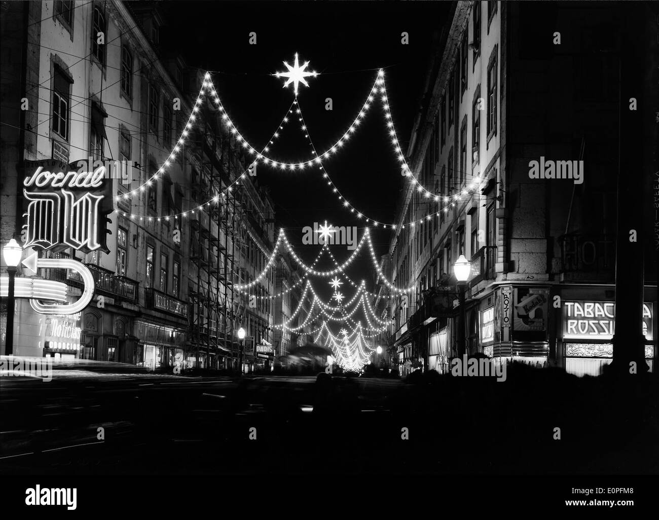 Rua do Ouro è una strada storica di Lisbona, conosciuta per le sue stradine strette e il collegamento con il passato commerciale della città. Si tratta di una posizione chiave nel quartiere Baixa, che offre uno sguardo sulla storia mercantile di Lisbona. Foto Stock