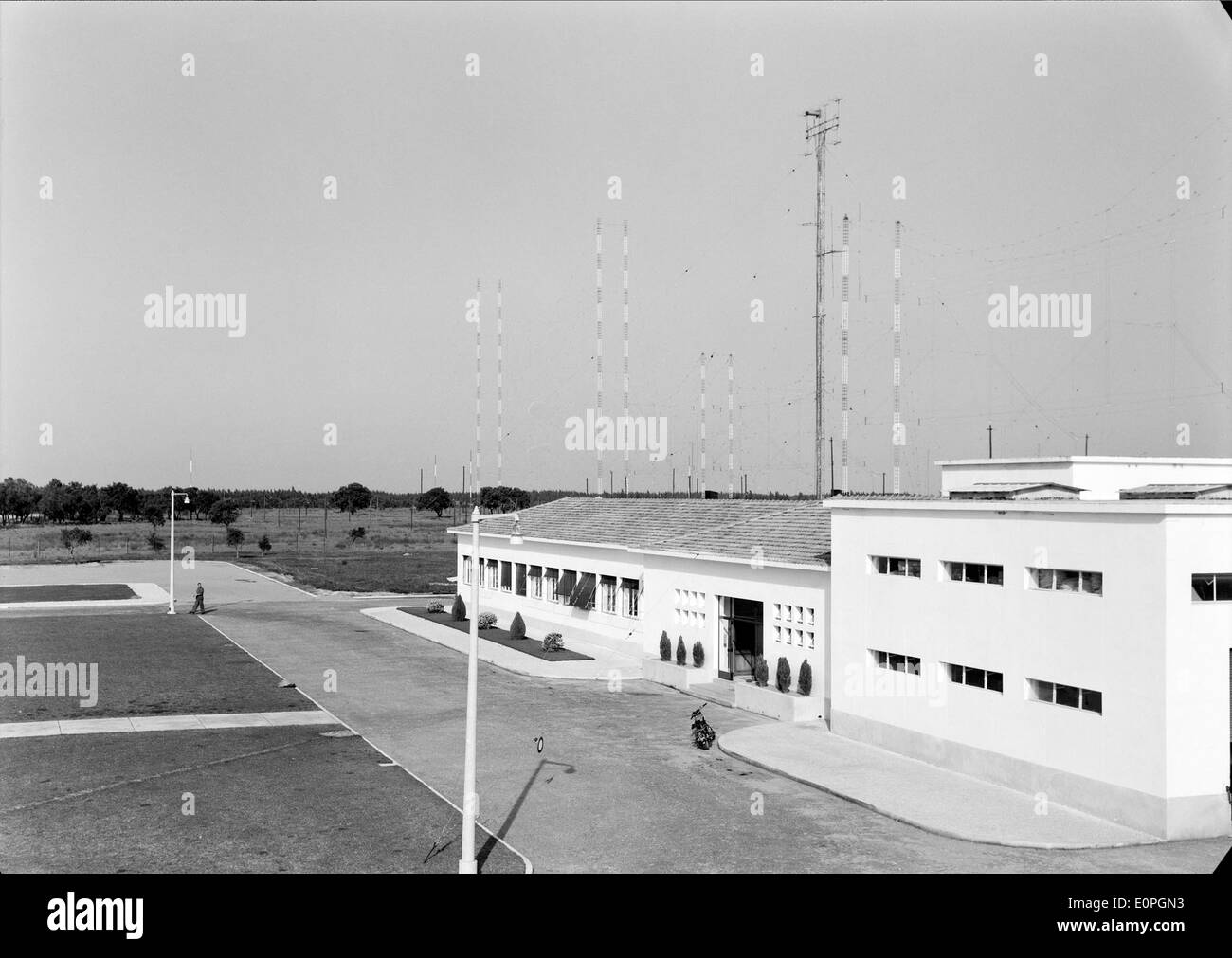 RARET a Salvaterra de Magos, Portogallo, è associato a radio Free Europe, con strutture di trasmissione radio che includono antenne, e svolge un ruolo nella trasmissione internazionale. Si trova nella regione di Glória do Ribatejo. Foto Stock