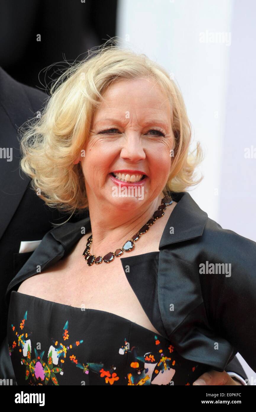 Londra, UK, 18/05/2014 : Arqiva TV BAFTA Awards Red Carpet arrivi.. Persone nella foto: Dragon, Deborah Meaden. Foto di Julie Edwards Foto Stock