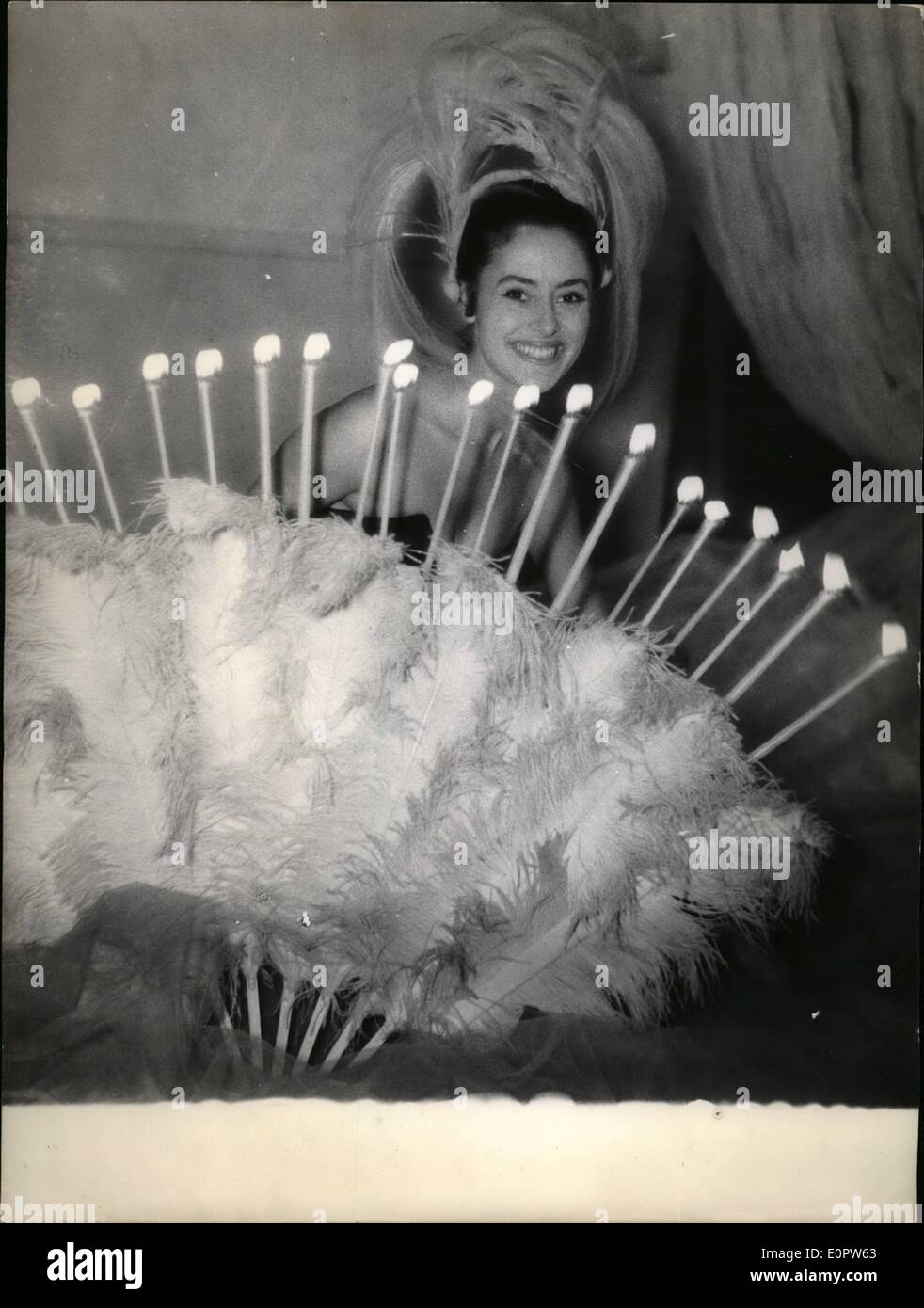 Gen 01, 1957 - 26 CANDELINE PER STARLET il compleanno. CATERINA VALENTE, attrice e cantante, è una stella cosmopolita. Nato in Italia, Foto Stock