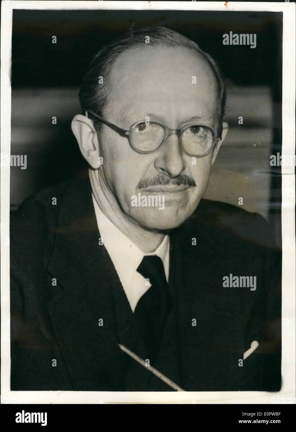 Mar 03, 1957 - Signore Salisbury si dimette.: Signore Salisbury, signore Presidente del Consiglio e il leader della Camera dei Lords, ha rassegnato le proprie dimissioni dal governo. Signore di Salisbury, chi è 63, si oppone alla decisione del governo di rilasciare l Arcivescovo Makarios dall esilio. La foto mostra il signore di Salisbury, che ha rassegnato le dimissioni dal governo. Foto Stock