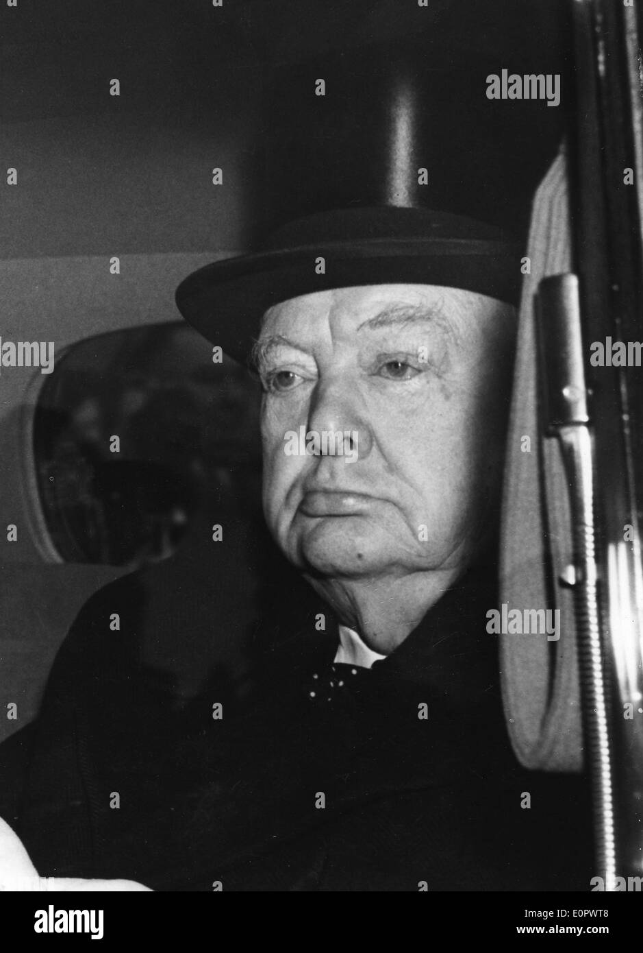 Sir Winston Churchill sul suo modo di Buckingham Palace Foto Stock