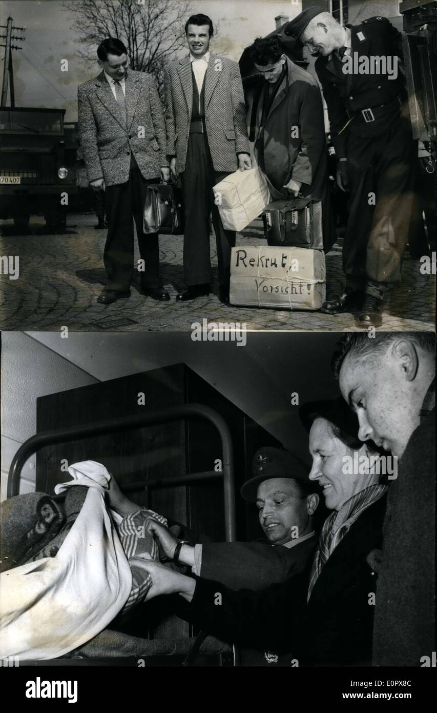 Apr. 04, 1957 - Il primo reclute: per l'esercito tedesco oggi è arrivata alla caserne a Hemer vicino a Iserlohn. La foto mostra circa sul cartone viene scritta ''reclutare attenzione" verso il basso la madre dal reclutare Karlheinz Wellfott testato il letto da suo figlio. Foto Stock