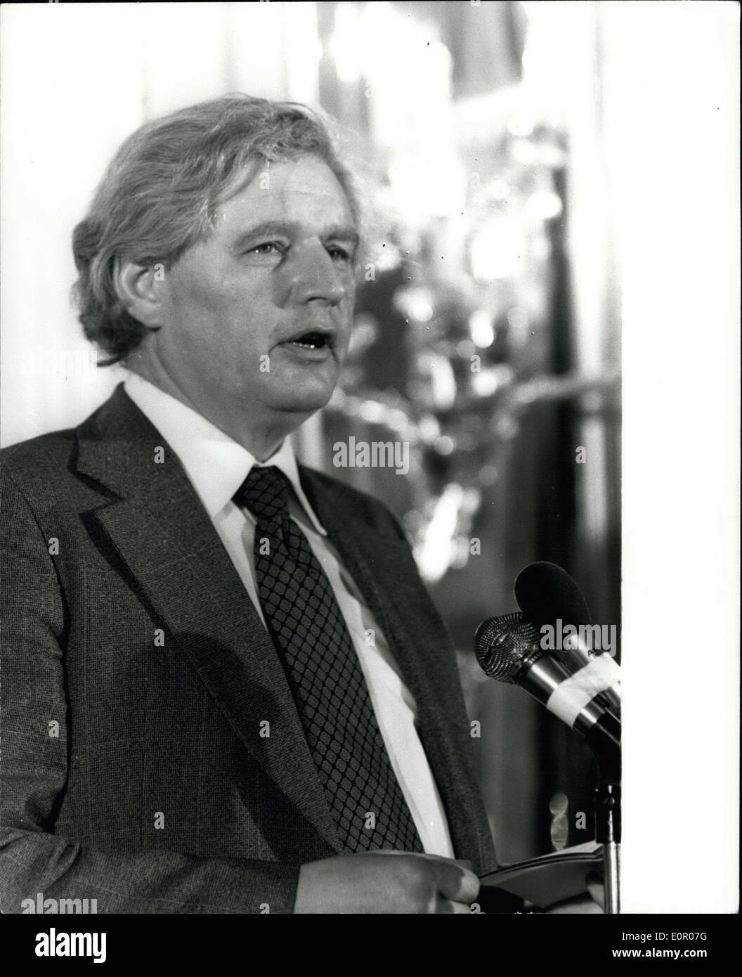 19 maggio 1957 - Signor Edmund Dell il Ministro per il commercio degli indirizzi degli importatori britannici' Confederazione Signor Edmund Dell, Setary di stato f Foto Stock