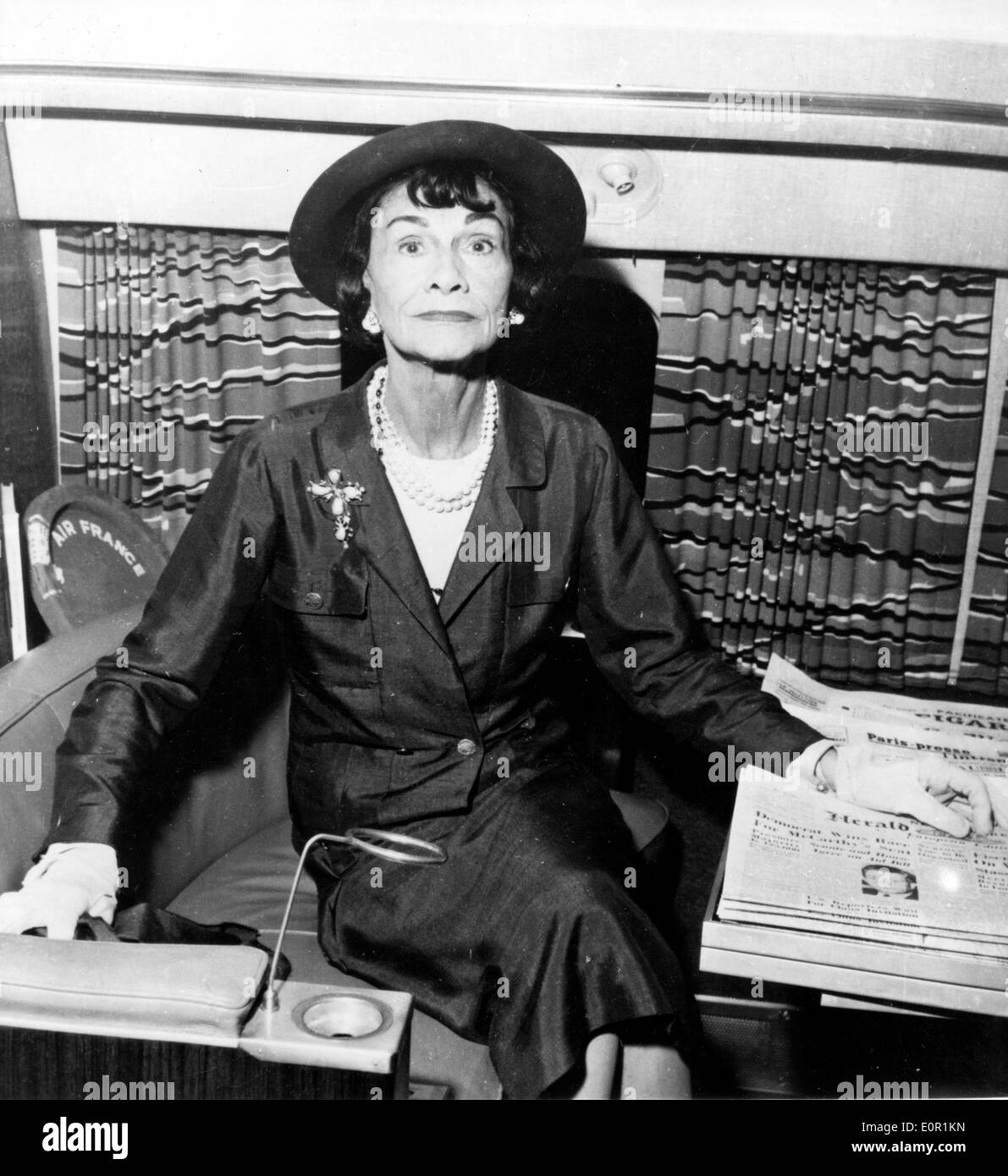 Coco Chanel su un volo dall'aeroporto di Orly Foto Stock