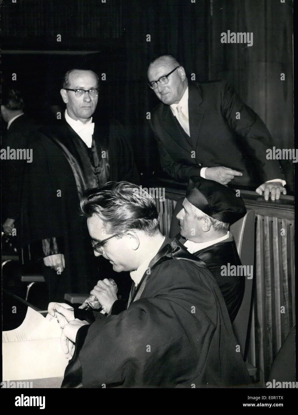 Ottobre 01, 1957 - Il 1 ottobre 1957 il processo contro Schoerner cominciò in un tribunale di Monaco di Baviera. Il 65 anni era difeso da tre avvocati ed è stato accusato di un account di un omicidio colposo e due conti più di un tentativo di omicidio colposo. Foto Stock