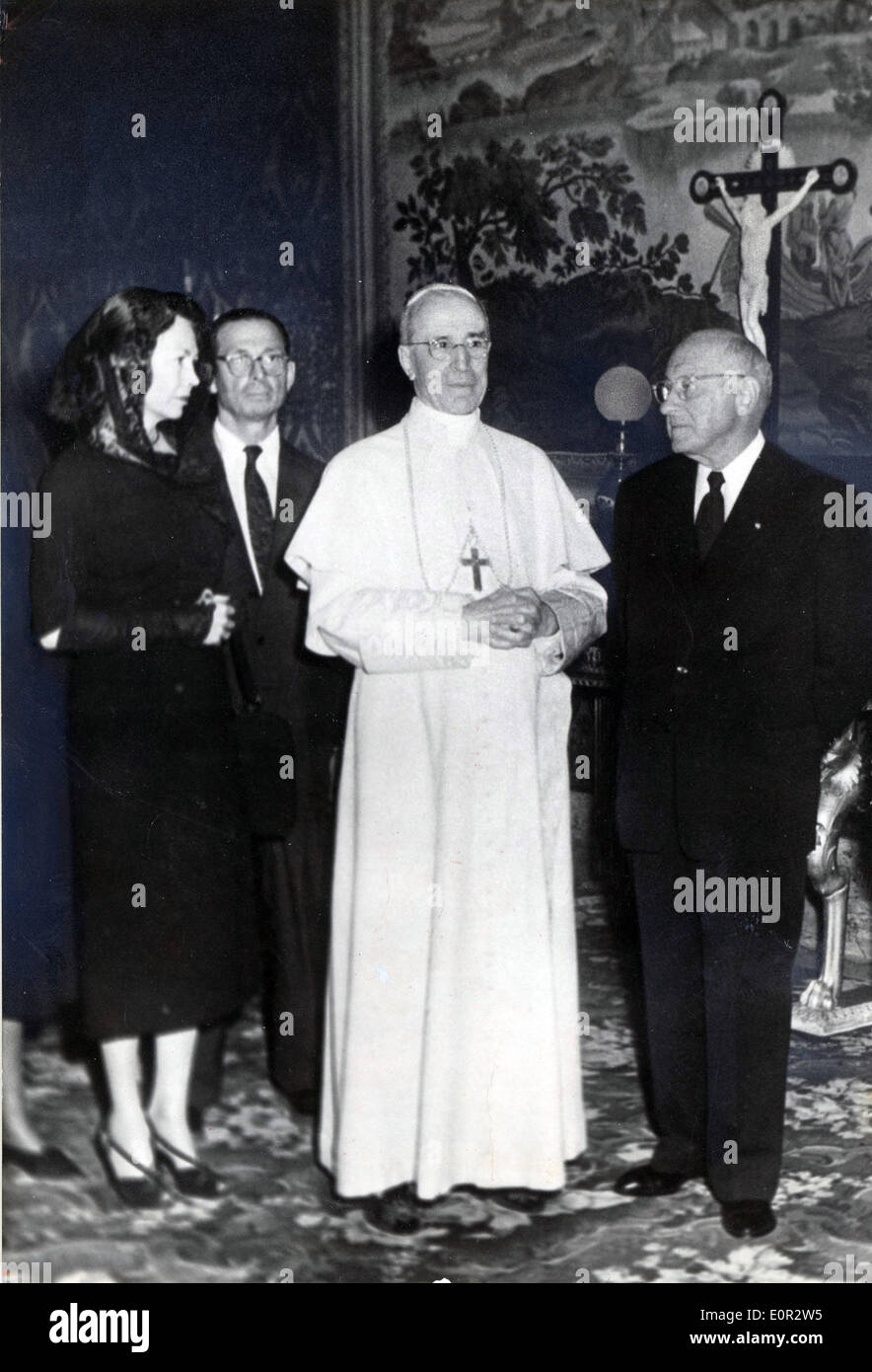 Oct 16, 1957 - Castel Gandolfo, Italia - American film del regista CECIL DEMILLE (R) accompagnato da sua figlia CECIL DEMILLER e Foto Stock