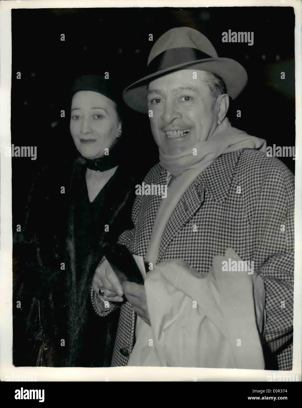 Nov. 11, 1957 - J. Carrol Naish Lea era per l'America; J. Carrol Naish, il film americano attore e produttore che ha effettuato 334 TV Foto Stock