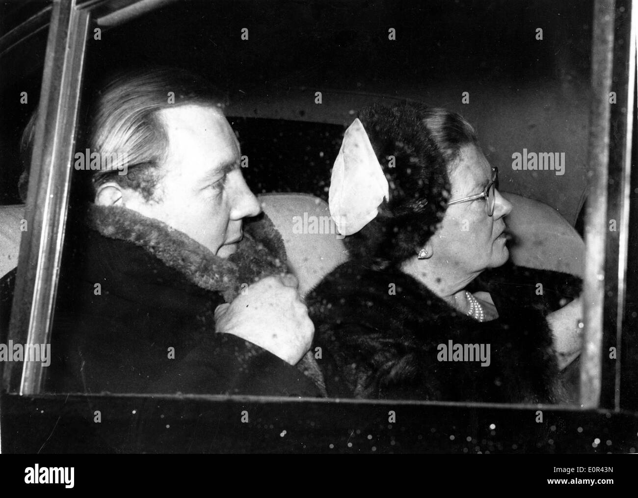 John Aspinall. e la signora Osbourne in auto Foto Stock