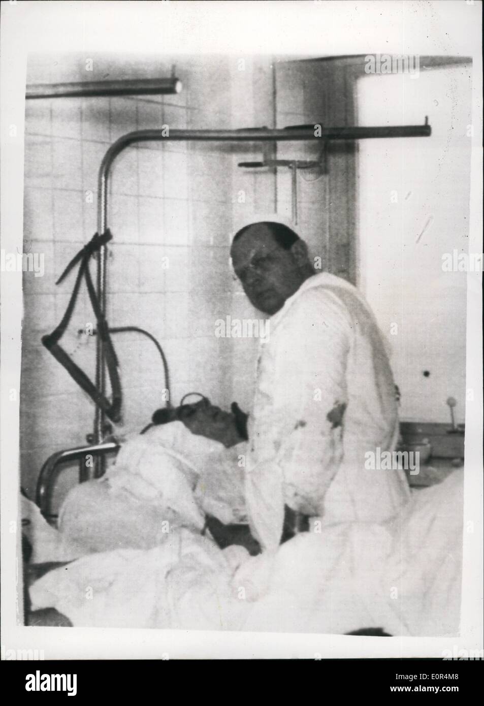 Febbraio 02, 1958 - Duncan Edwards si trova a Monaco di Baviera ospedale. Uno dei superstiti del Manchester United Team Foto Mostra:- Duncan Foto Stock
