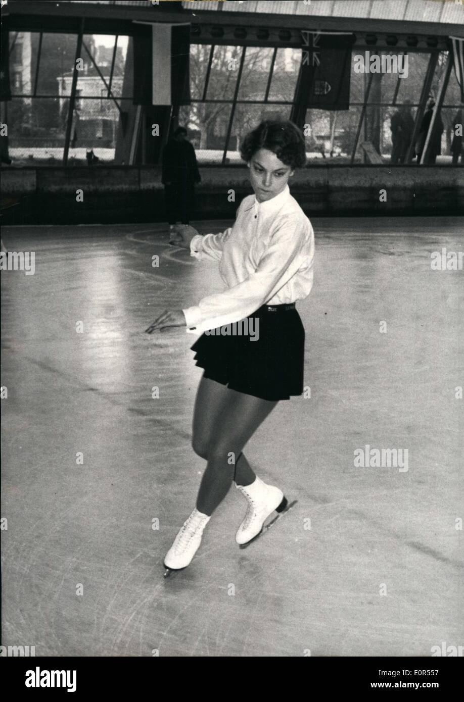 Febbraio 11, 1958 - American Pattinatore su ghiaccio, Carol Heiss in azione Foto Stock