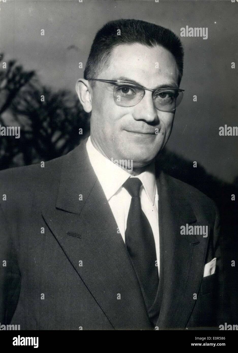 Mar 04, 1958 - Dr Paolo Laurens, inventato un micro dispositivo audio Foto Stock