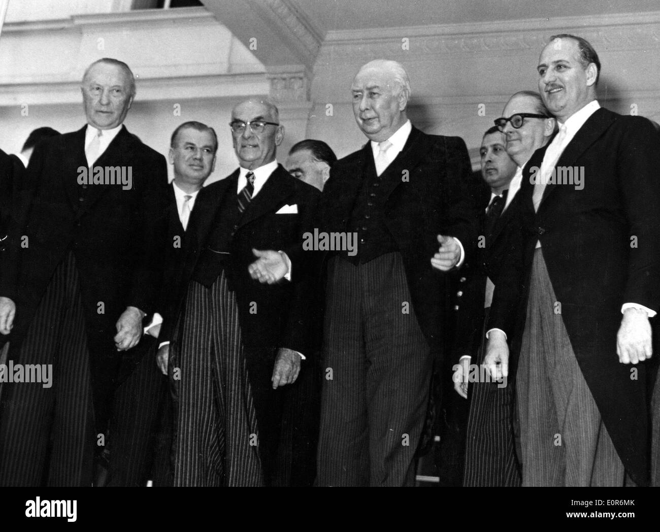 Konrad Adenauer a raccogliere presso Villa Hammerschmidt Foto Stock