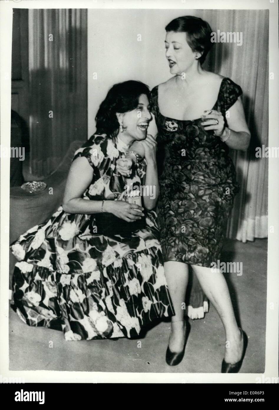 Giugno 06, 1958 - Bette Davis e Anna Magnani si incontrano a Roma.: due dei più famosi al mondo sen attrice - Bette Davis - e un Foto Stock
