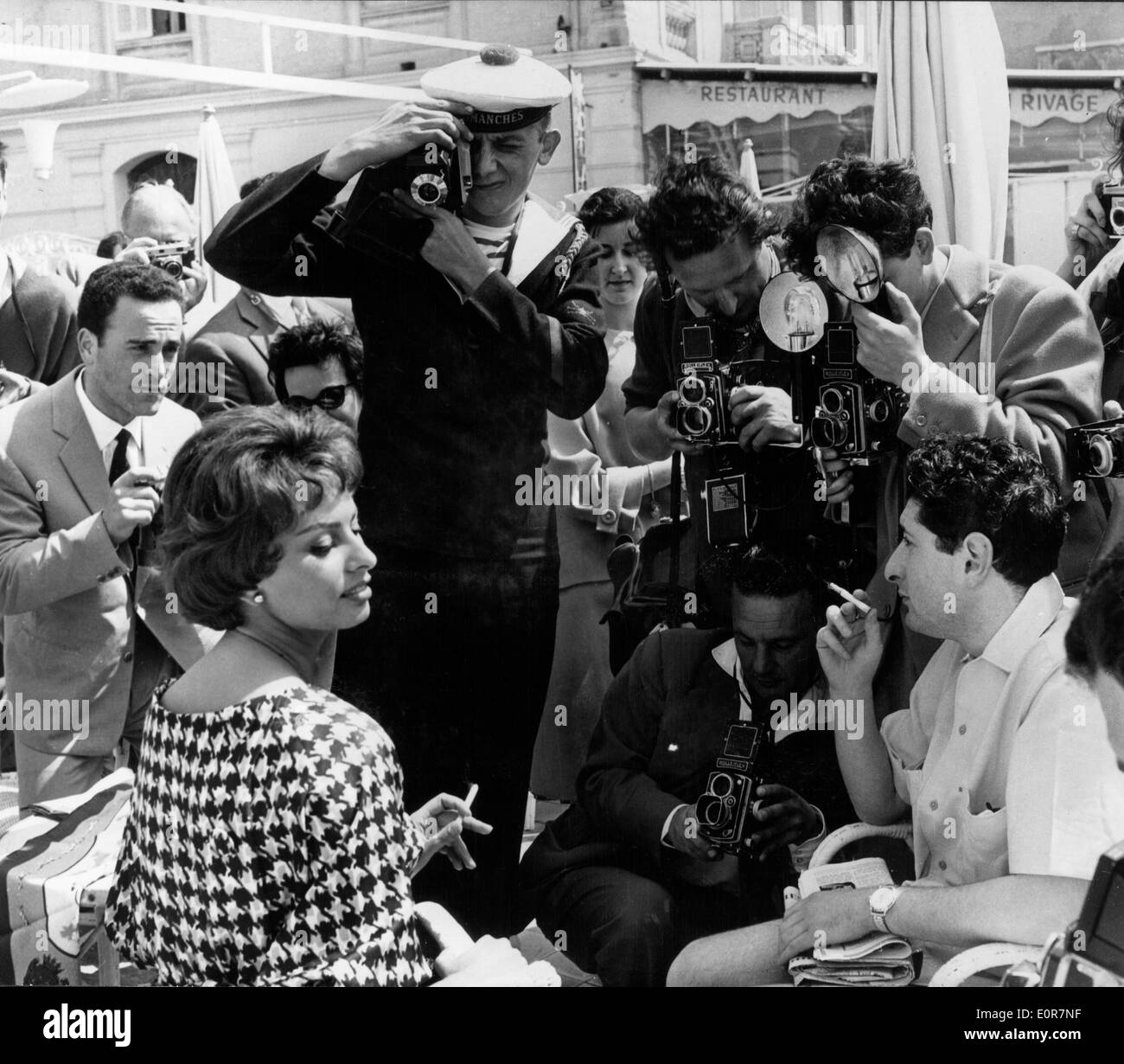 Attrice Sophia Loren getting fotografati a Cannes Foto Stock