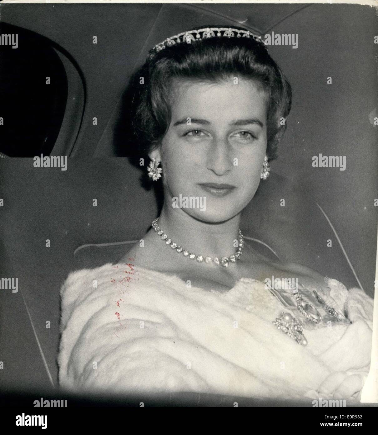 Ottobre 10, 1958 - Presidente Heuss a Londra in visita di Stato a banchetto a Buckingham Palace.: Foto Mostra la Principessa Alexandra, la figlia della duchessa di Kent, arriva in auto a Buckingham Palace per partecipare al banchetto di stato questa sera. Foto Stock