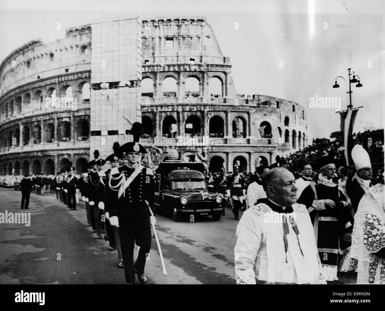 Il corteo funebre di papa Pio XII Foto Stock