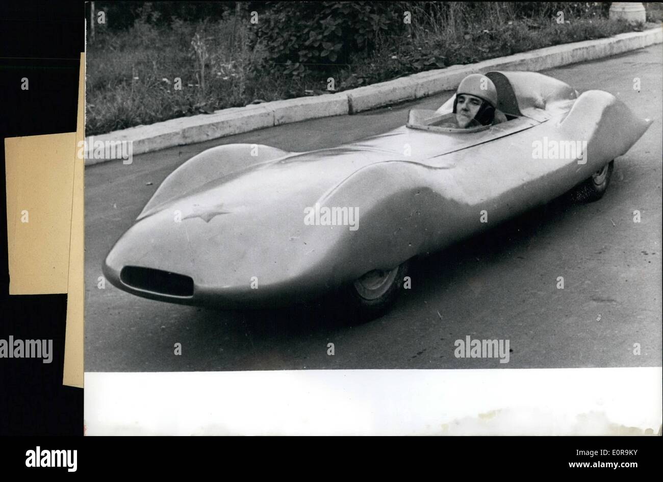 Sett. 09, 1958 - un mondo nuovo record del mondo nella classe di vetture fino a 250 kubik zentimeter, il driver russo Aleyai Amrrosenkov Foto Stock