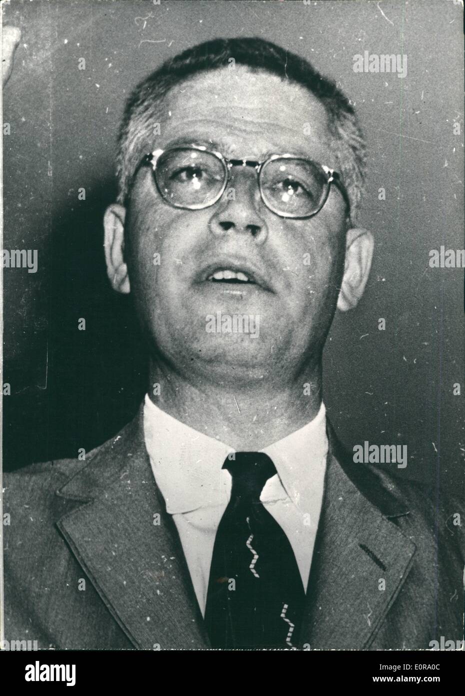 Sett. 09, 1958 - Us-Chinese ambasciatori per parlare di Quemoy a Varsavia la foto mostra il sig. James fascio, ambasciatore statunitense a Varsavia, chi è in grado di soddisfare l'ambasciatore cinese Wang Ming Wan. Foto Stock